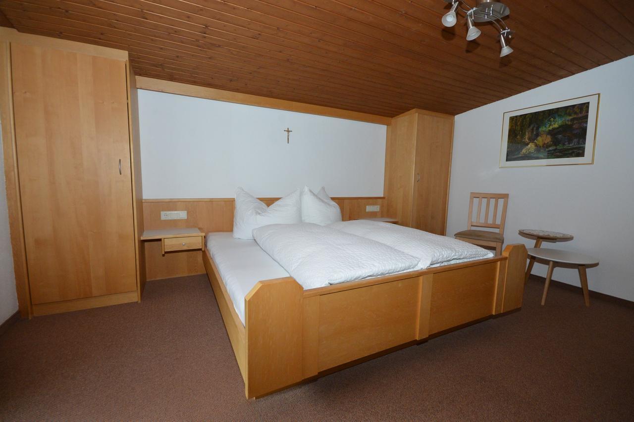 Haus Triumph Apartment Pettneu am Arlberg Bagian luar foto